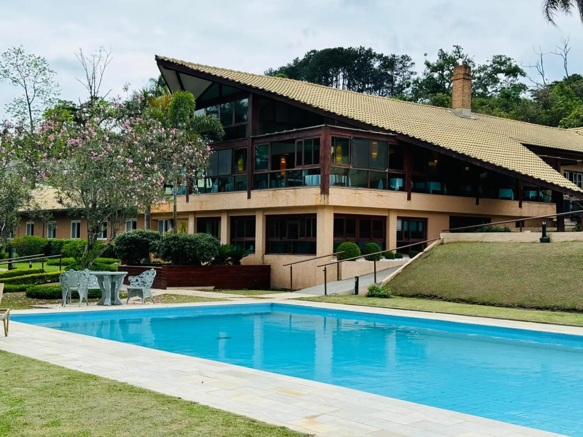 Clínica e Spa Vida Natural — sede com piscina em São Roque, SP