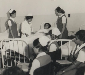 Enfermeiras adventistas em atendimento hospitalar, registro histórico do período 1863–1865